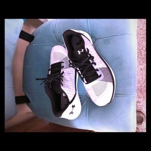 Brand new under armour tennis shoes